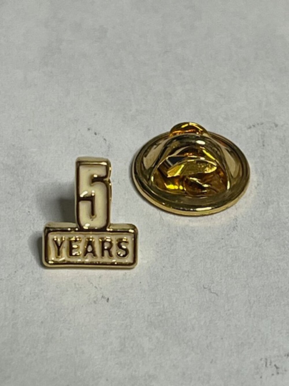 Five Year Gold Tone Lapel Hat Vest Bag Pin White Enamel Filled For Recognition